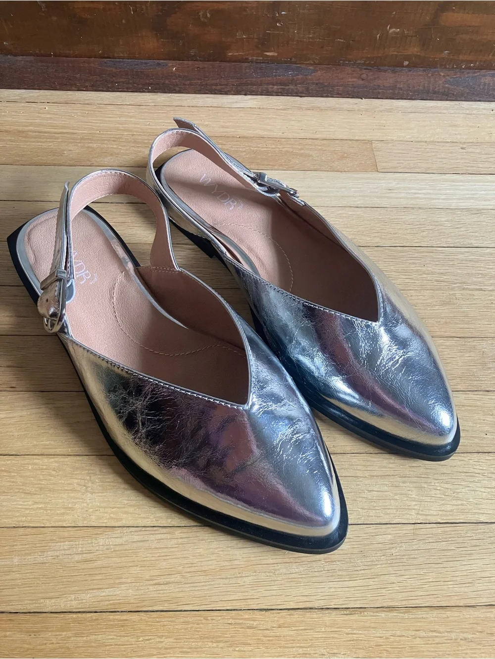 READ DESCRIPTION 9WW WYDR Studios Wide Metallic Silver Marlowe Slingback Flat